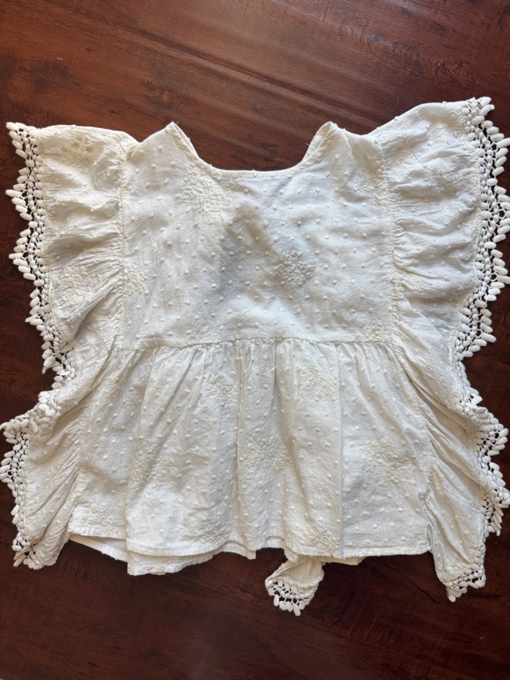 Kasey Blue- White Swiss Dot Crochet Trim Flutter Sleeve Top size 4/5